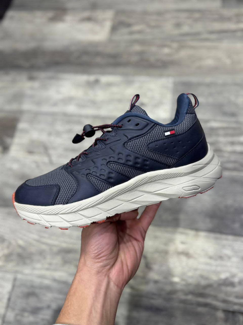 TOMMY HILFIGER